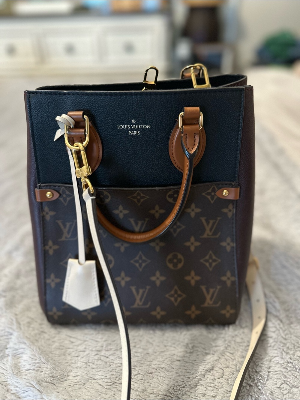 Louis Vuitton Women's Fold Tote MM
